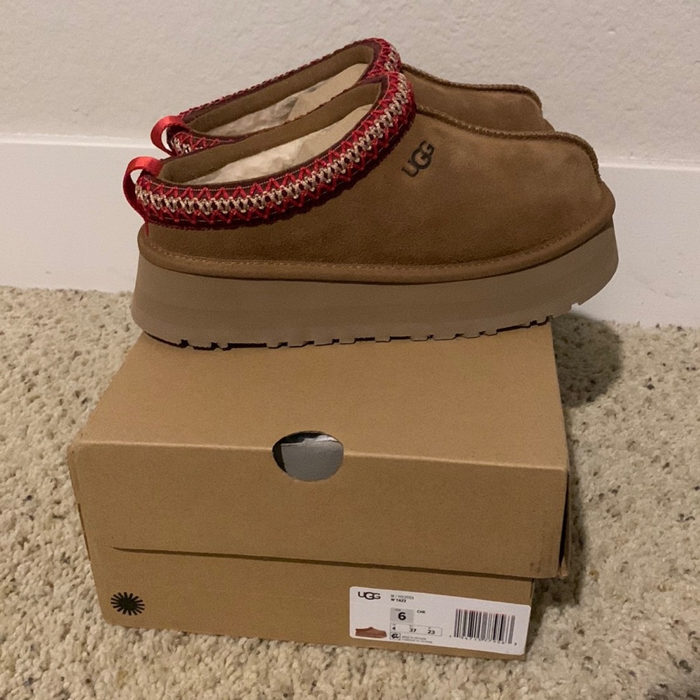 **BRAND NEW WITH BOX** UGG TAZZ SIZE 6